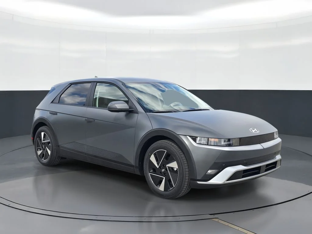 New 2026 Gray Hyundai SEL image 2