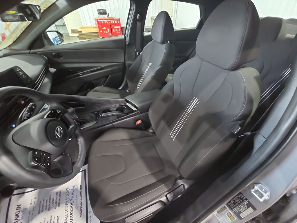 2025 Hyundai Elantra SEL - Photo 13