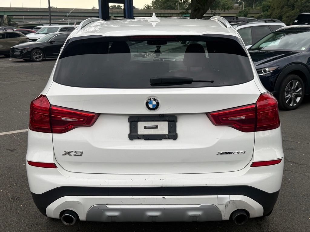 Used 2018 Alpine White BMW xDrive30i image 7