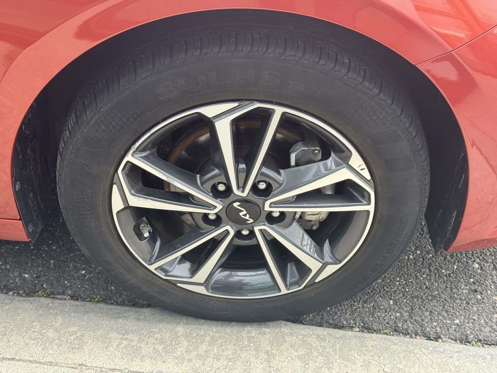Used 2023 Red Kia LXS image 7