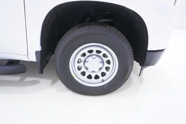New 2026 Summit White Chevrolet WT image 5