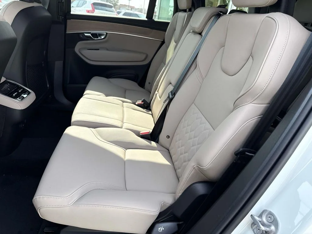 New 2026 White Volvo B6 Plus 7-Seater image 19