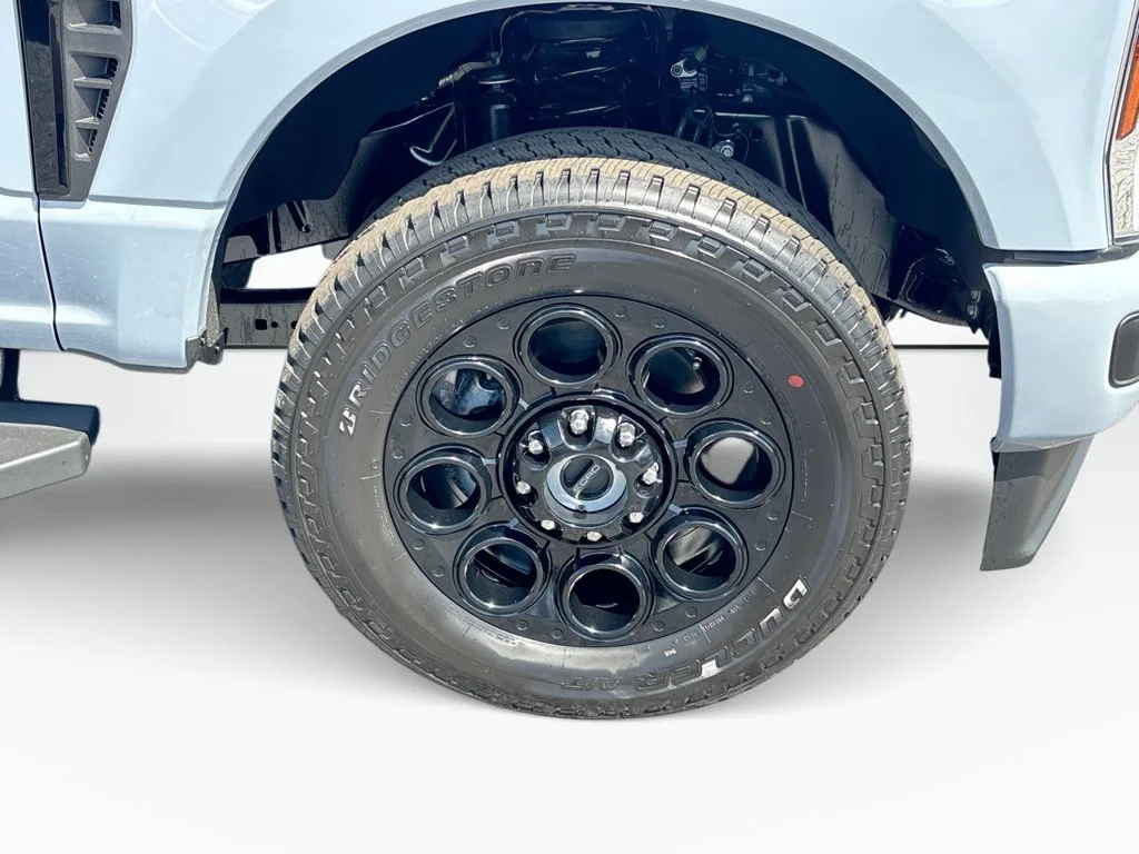 New 2026 Glacier Gray Metallic Tri-Coat Ford F-250® Lariat® image 11