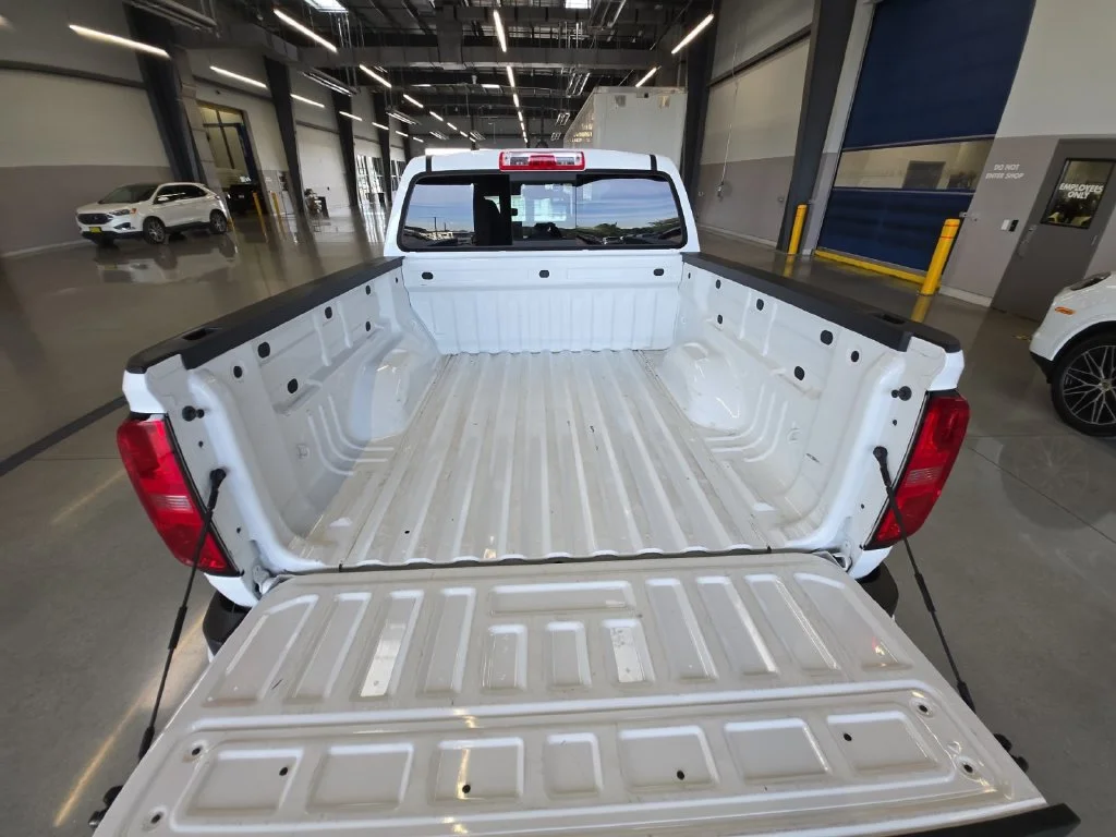 Used 2018 SUMMIT WHITE Chevrolet 4WD Z71 image 29
