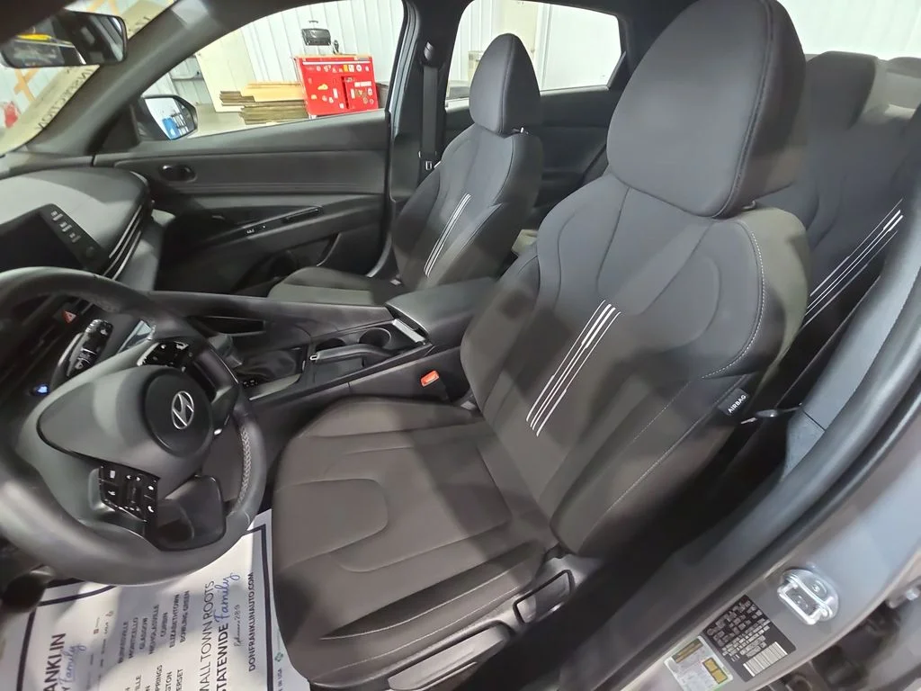 Used 2025 Silver Hyundai SEL Sport image 13