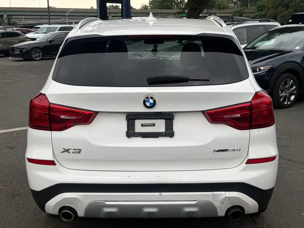 Used 2018 White BMW xDrive30i image 7
