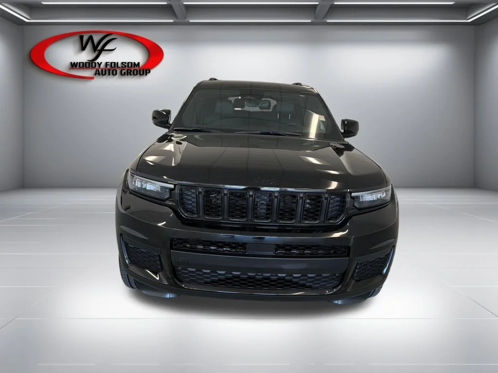 Used 2025 Black Jeep Altitude X image 2