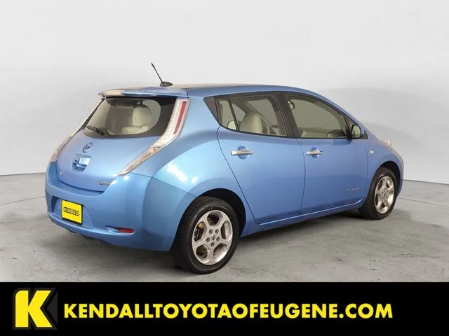 Used 2011 Blue Nissan SL image 5