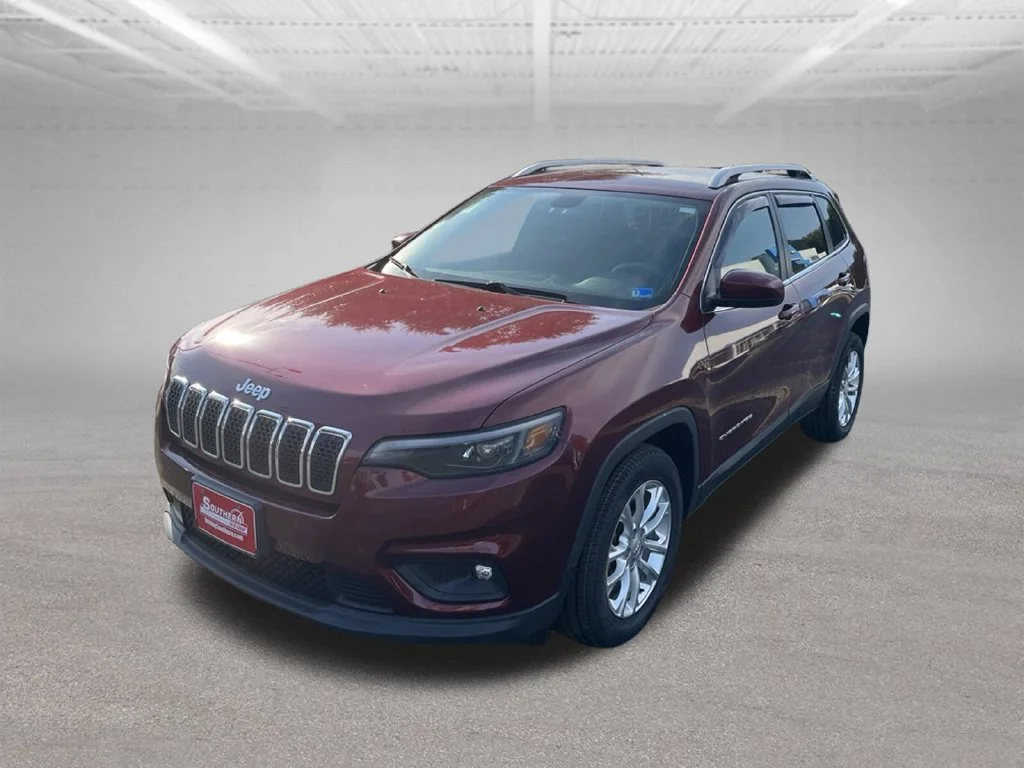 Used 2019 Red Jeep Latitude image 32