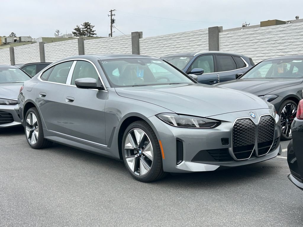 New 2026 Skyscraper Grey Metallic BMW eDrive40 image 2