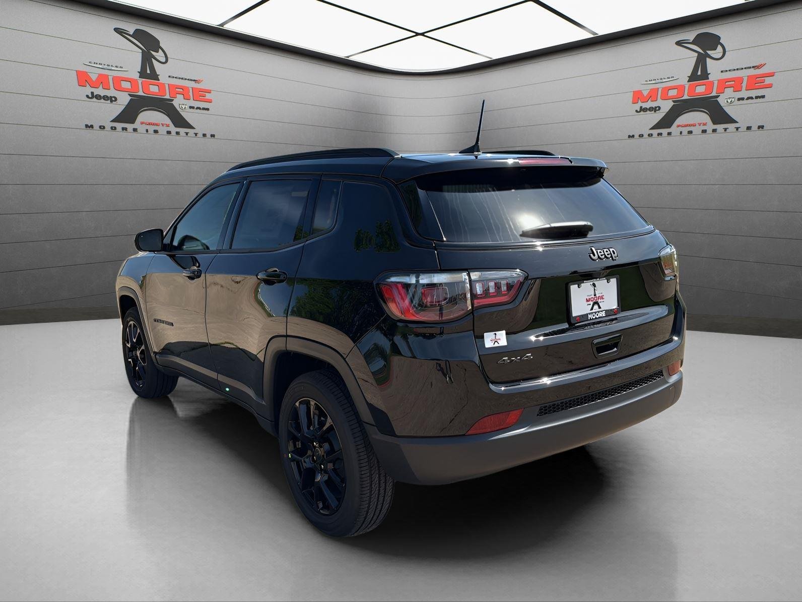 New 2026 Diamond Black Crystal Pearlcoat Jeep Latitude Altitude image 6