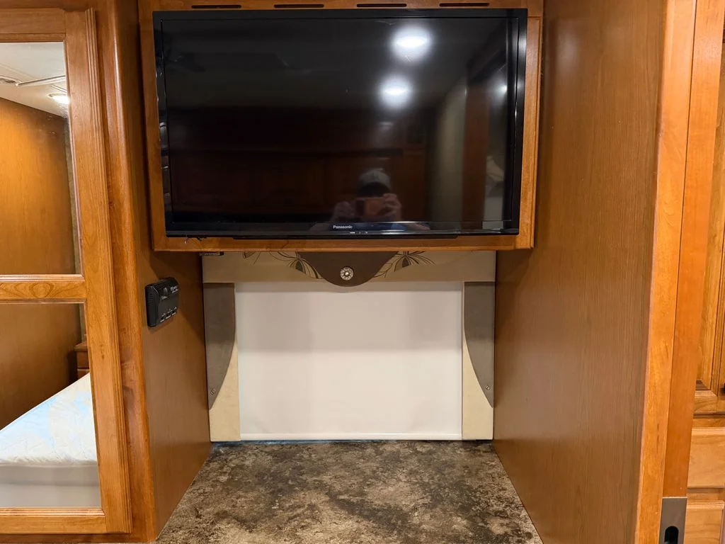 Used 2014  Tiffin  image 57