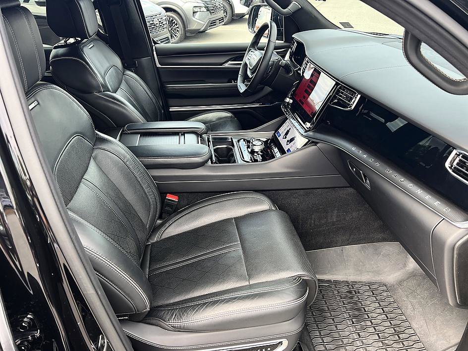 Used 2024 Diamond Black Crystal Pearlcoat Jeep Series II image 20