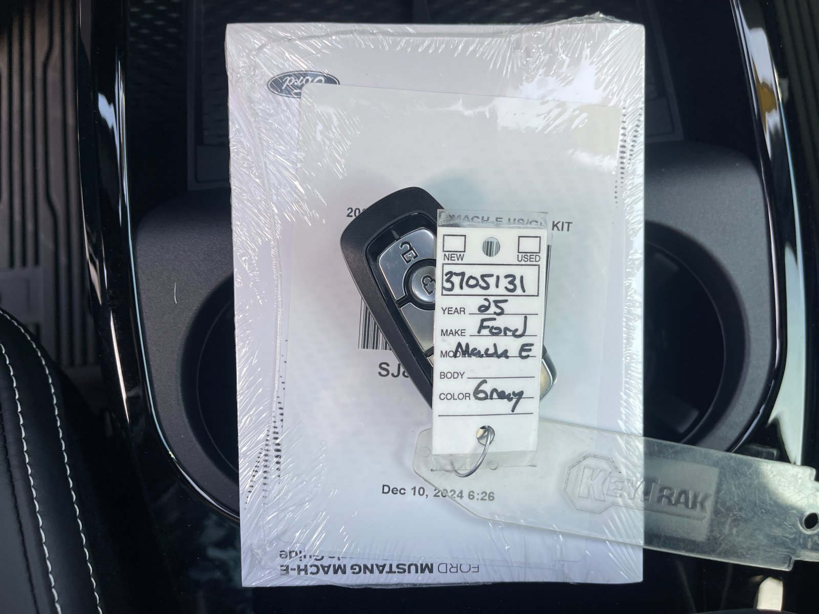 New 2025 Glacier Gray Metallic Tri-coat Ford GT image 9