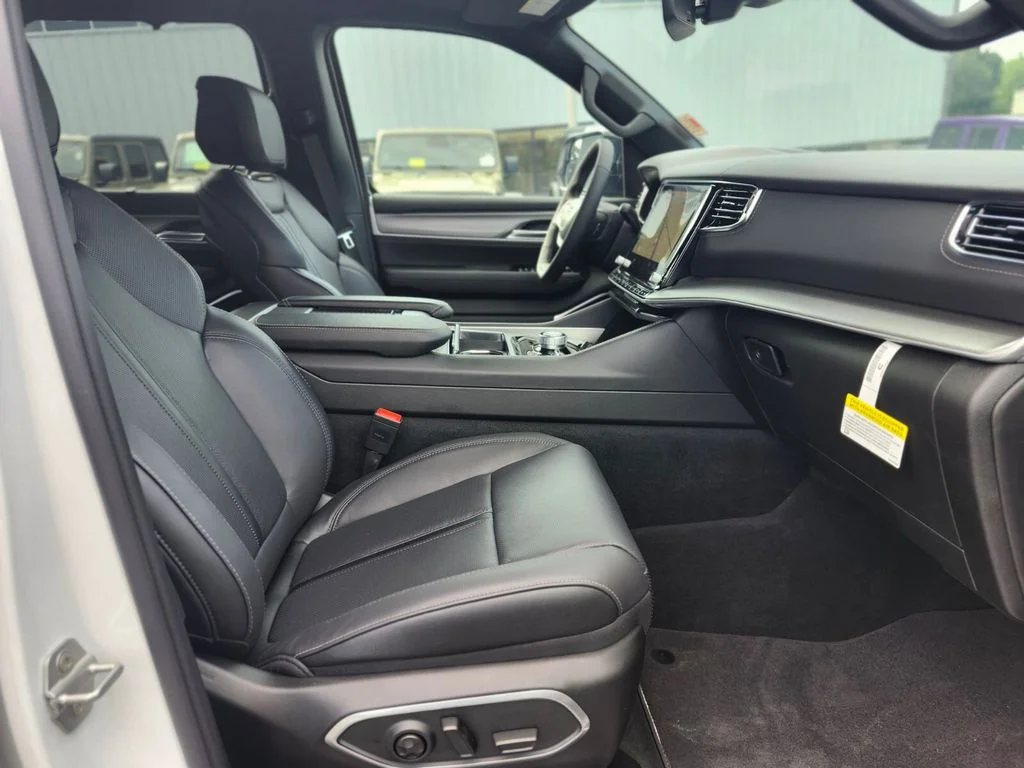 New 2026 Bright White Clearcoat Jeep Limited Reserve image 11