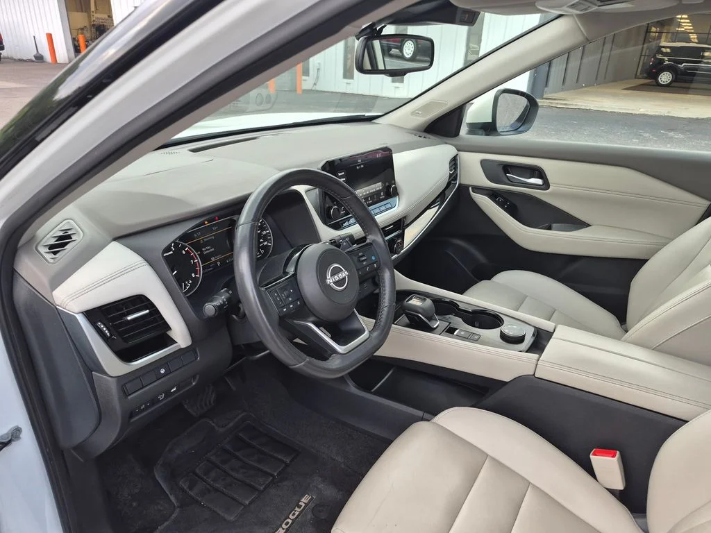 Used 2023 White Nissan SL image 14