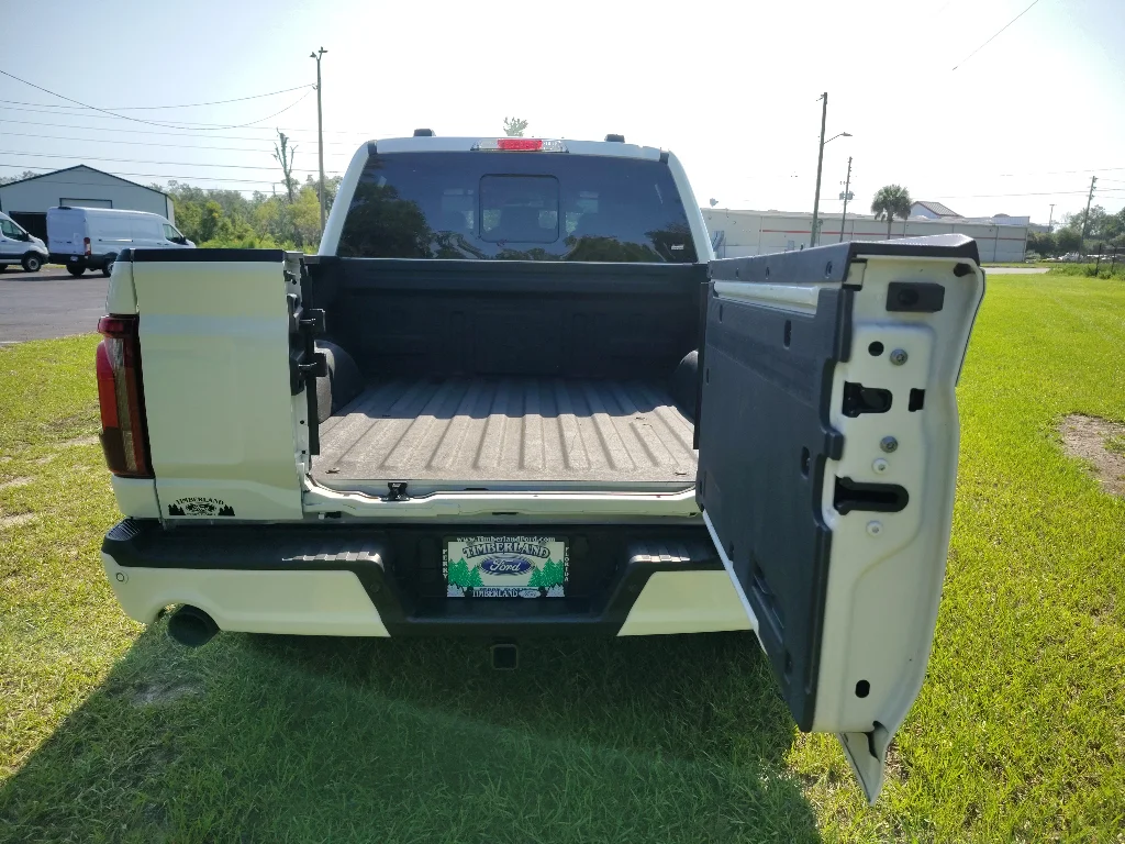 Used 2025 Star White Ford Lariat Crew Cab 4x4 image 6