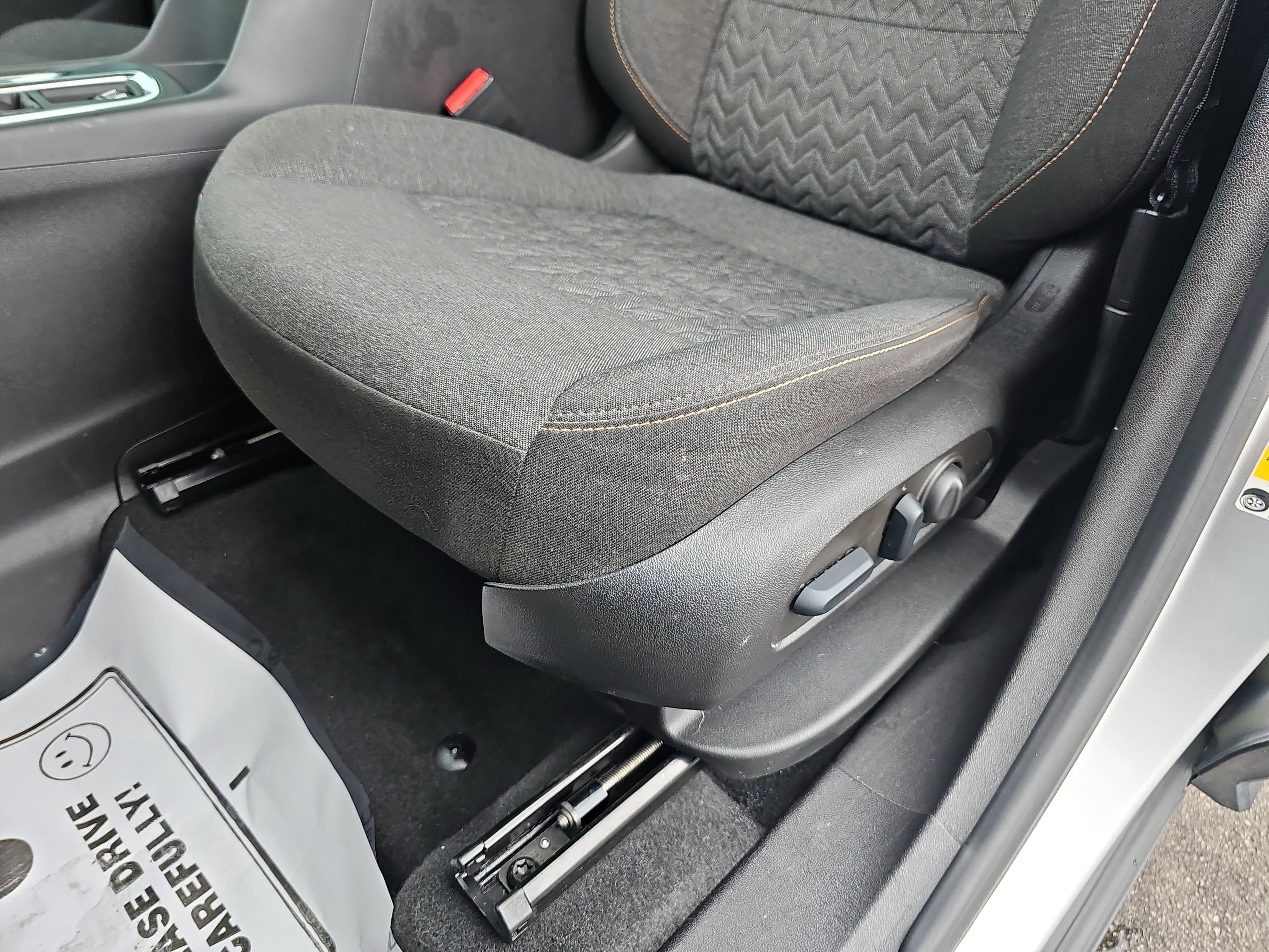 Used 2022 Silver Ice Metallic Chevrolet LT image 23
