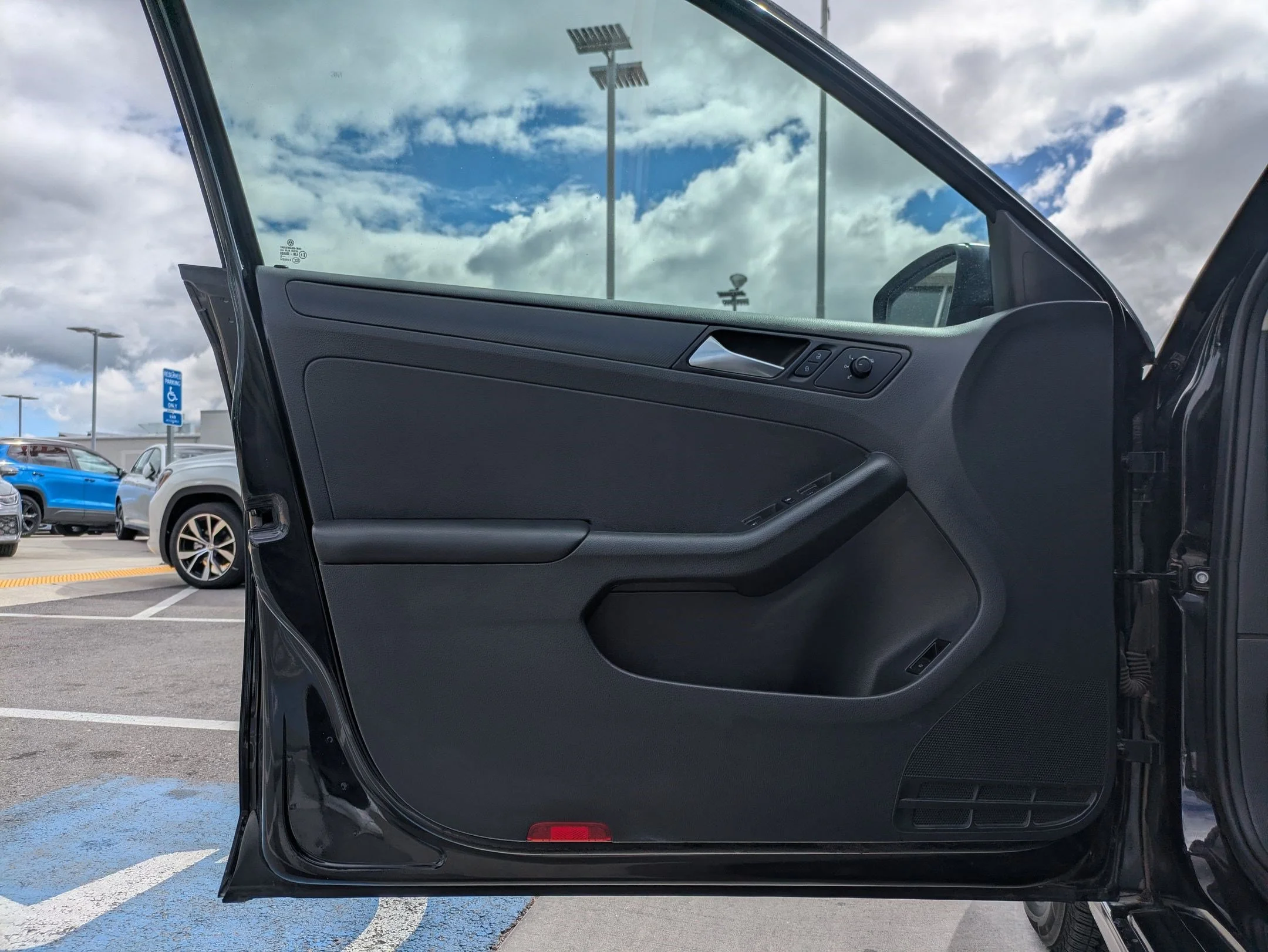 Used 2015 Black Volkswagen 2.0L Base image 11