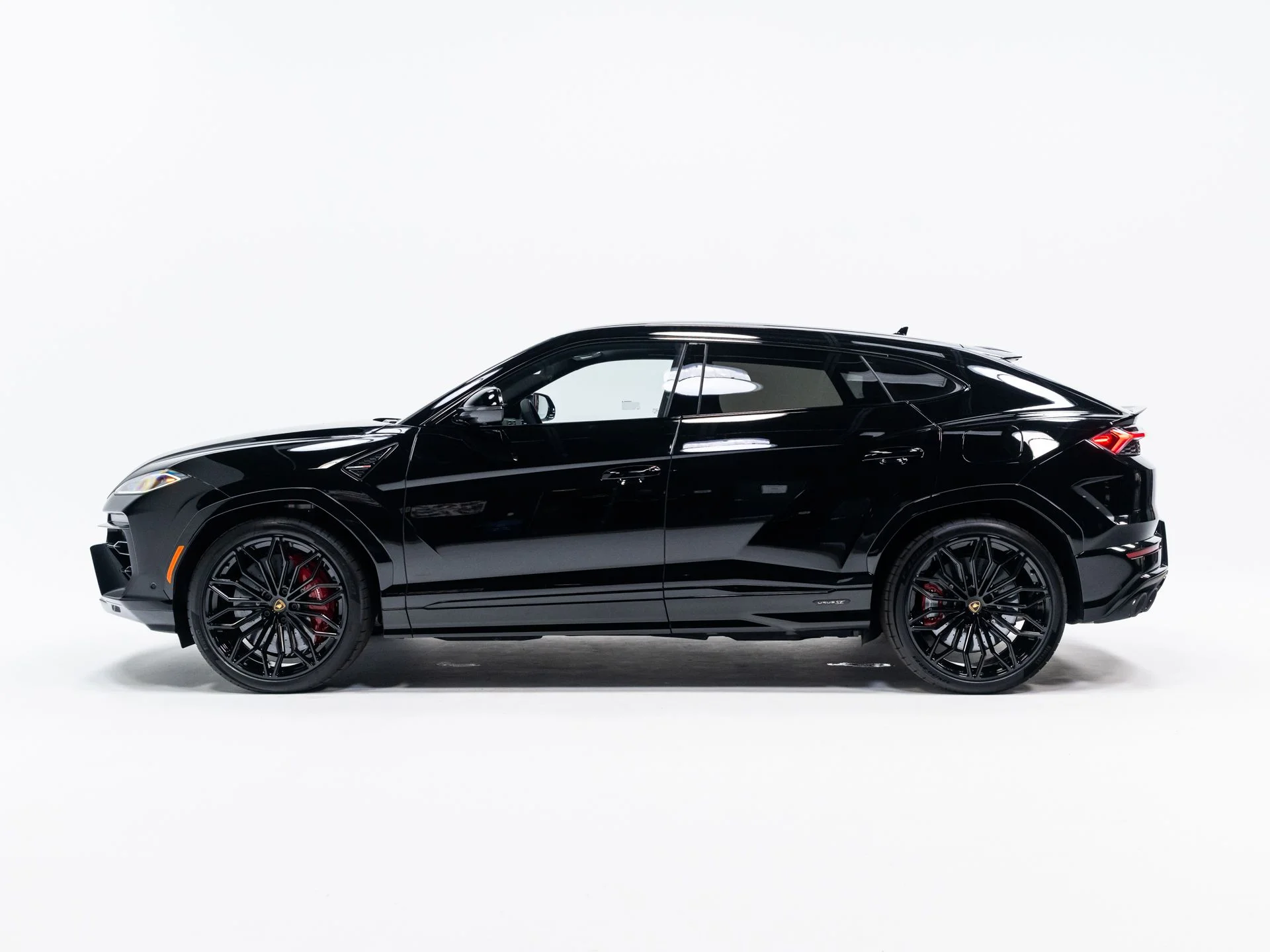 Used 2025 Lamborghini Urus SE with VIN ZPBUD6ZL4SLA38931 for sale in Bloomington, Minnesota