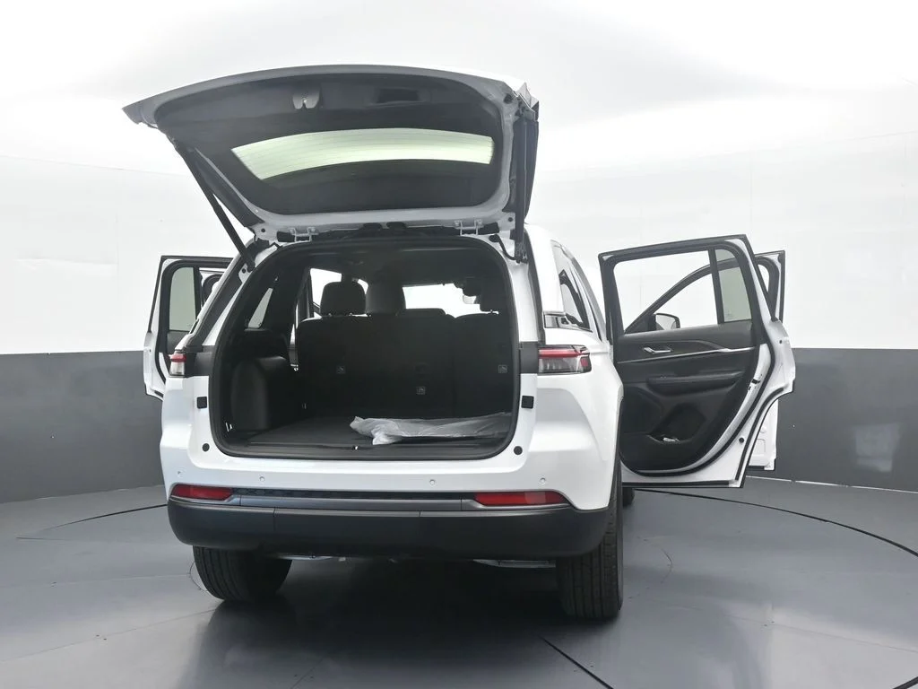 New 2026 Bright White Clear-Coat Exterior Paint Jeep Laredo image 73