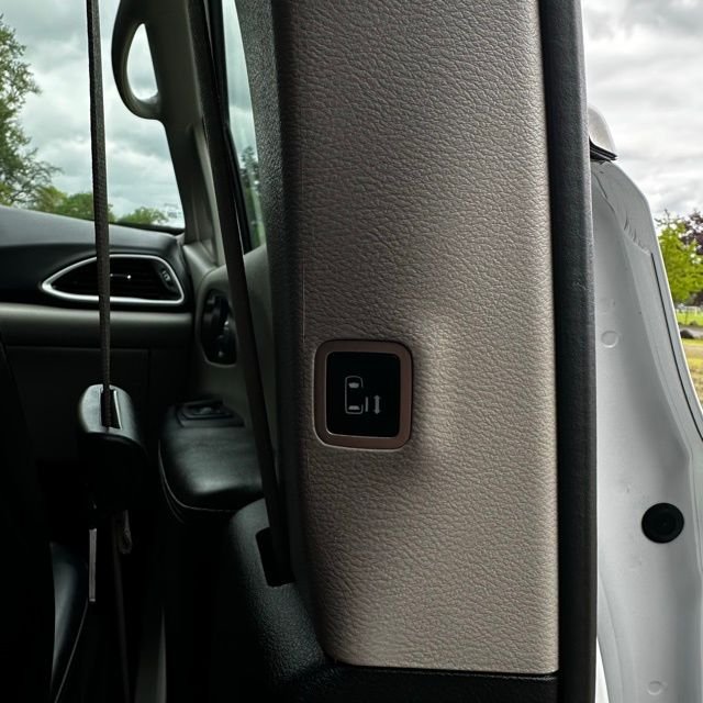Used 2023 Bright White Clearcoat Chrysler Touring L image 18