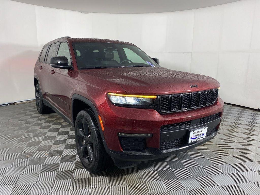 Used 2025 Velvet Red Pearlcoat Jeep Limited image 11