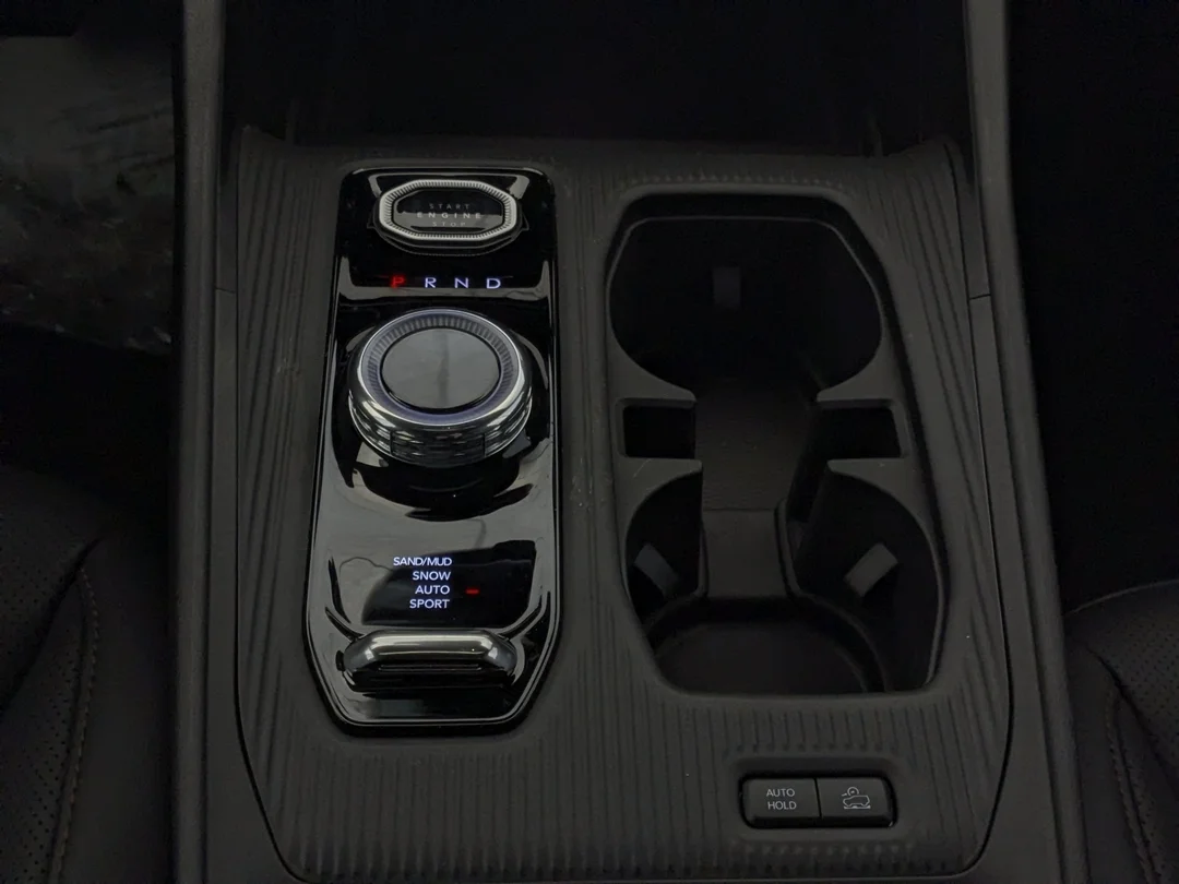 New 2026 Black Jeep Overland - - 4x4 - Hybrid - Surround View - Ventilated Seats - Remote Start & More! image 28