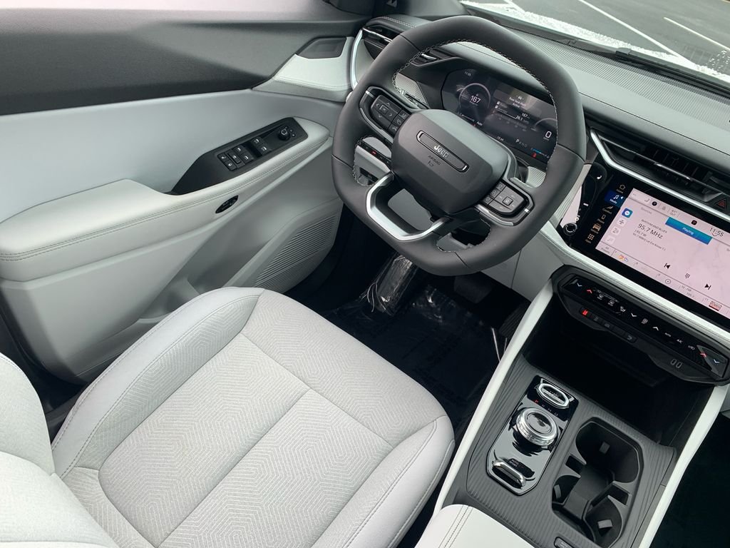 New 2026 Bright White Clear-Coat Exterior Paint Jeep Laredo image 26