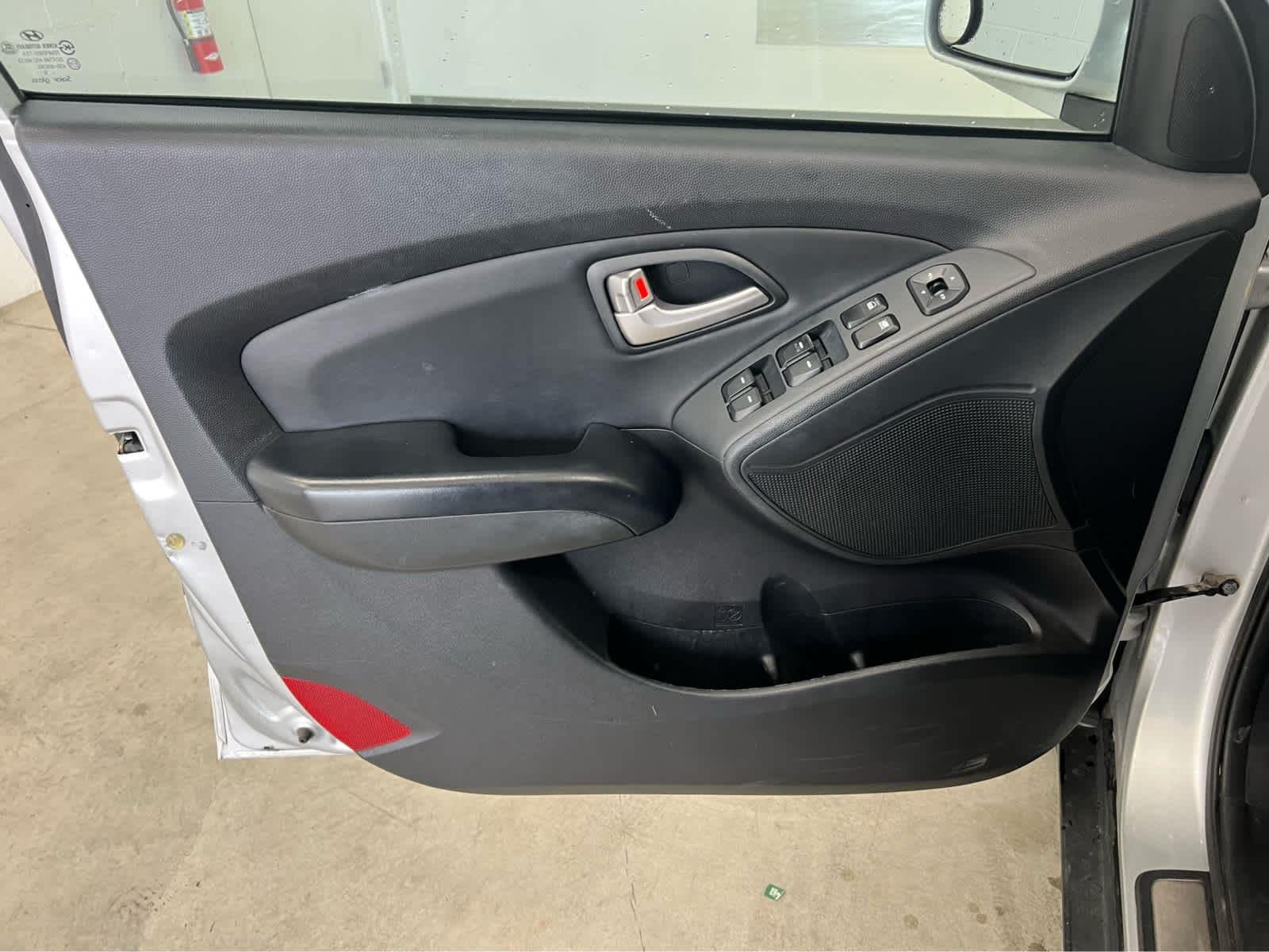 Used 2013 Diamond Silver Hyundai Limited image 11
