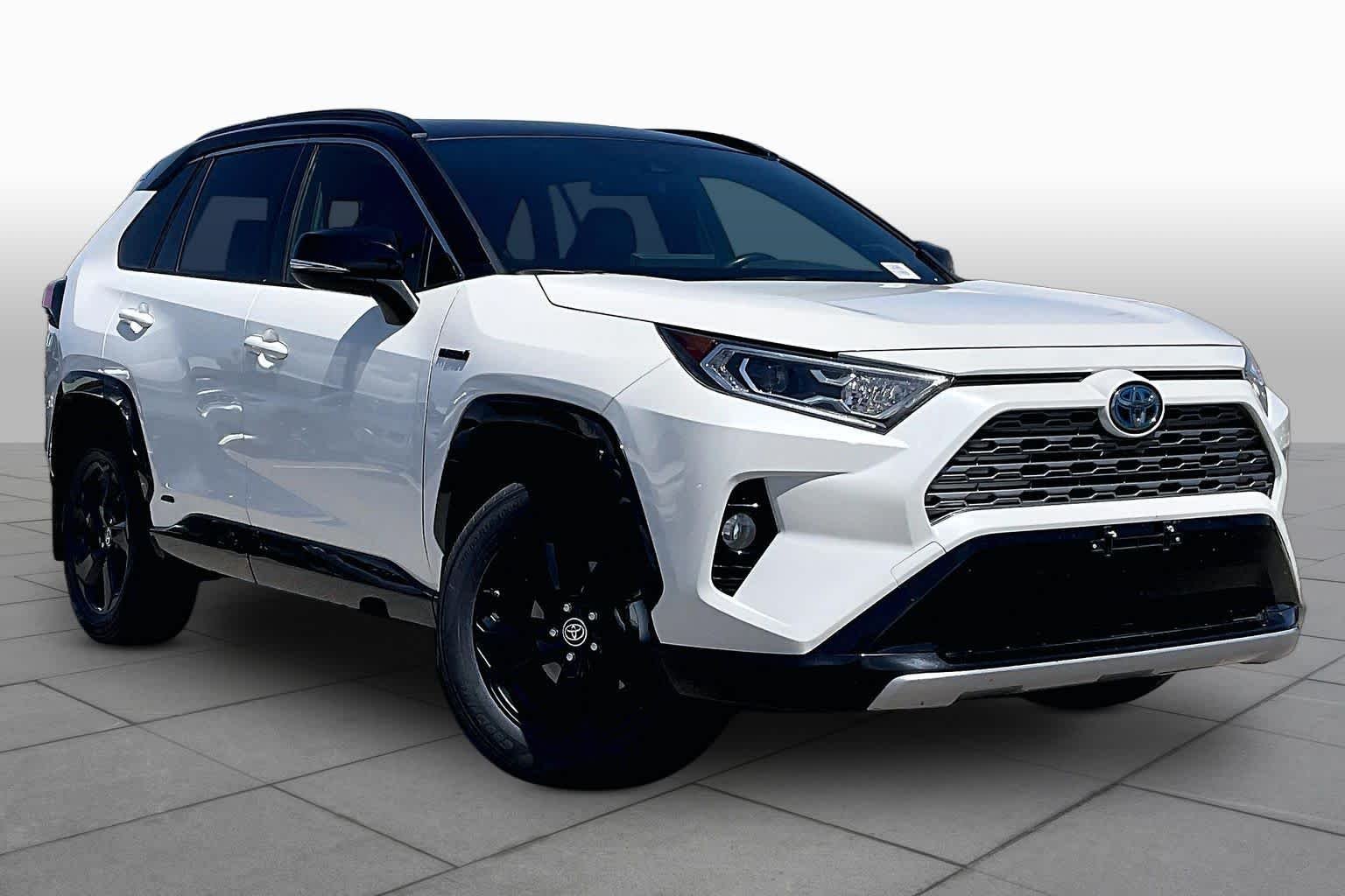 Used 2019 Blizzard Pearl w/Black Roof Toyota Hybrid XSE image 3