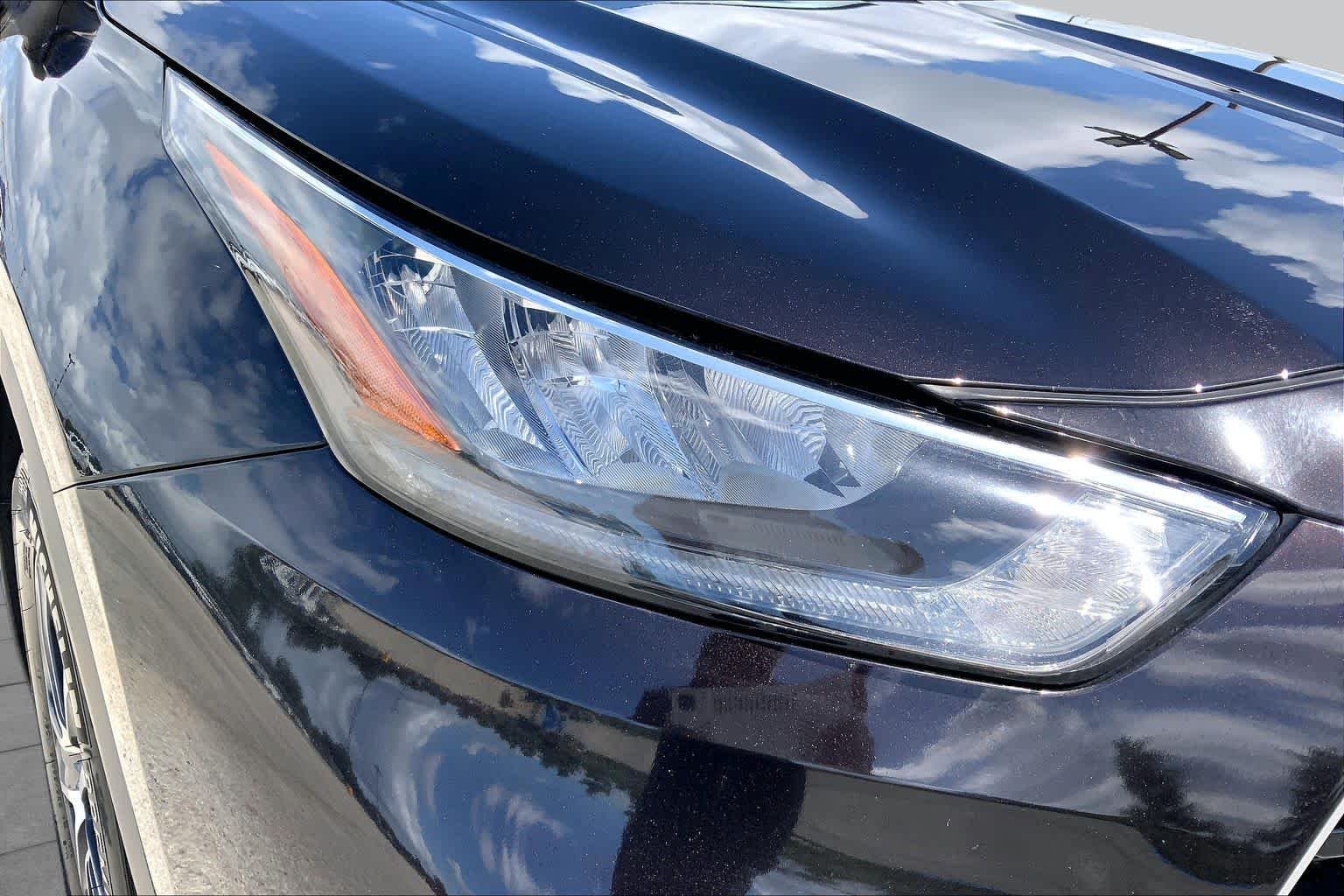 Used 2020 Opulent Amber Toyota XLE image 27