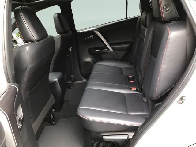 Used 2018 White Toyota SE image 10