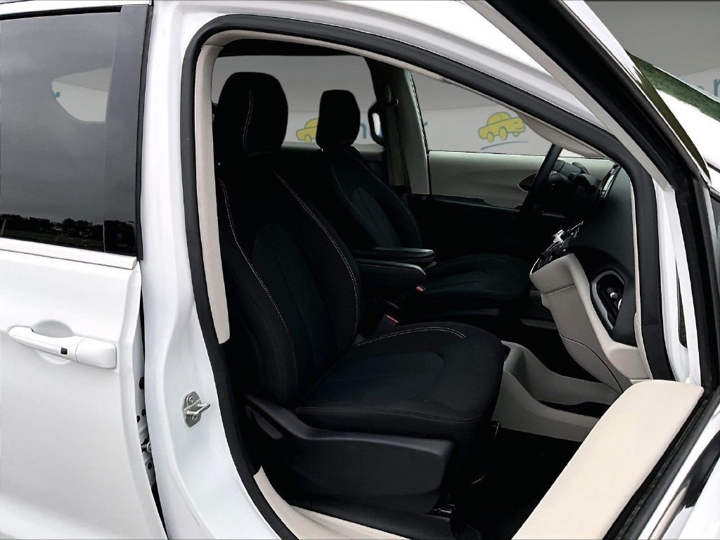 Used 2024 White Chrysler LX image 11