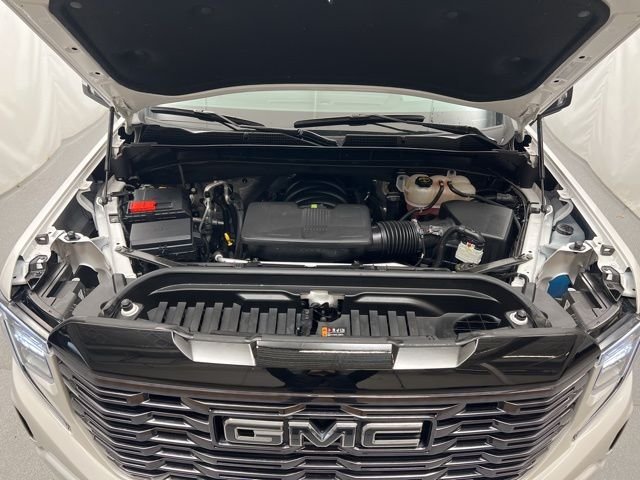 Used 2025 White GMC Denali Ultimate image 28