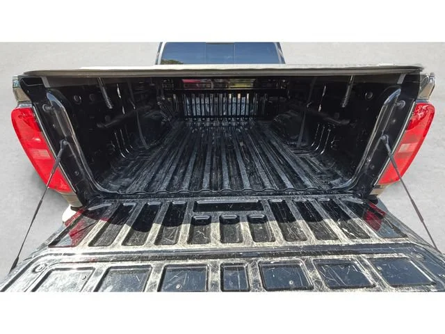 Used 2022 BLACK Chevrolet 4WD Z71 image 32