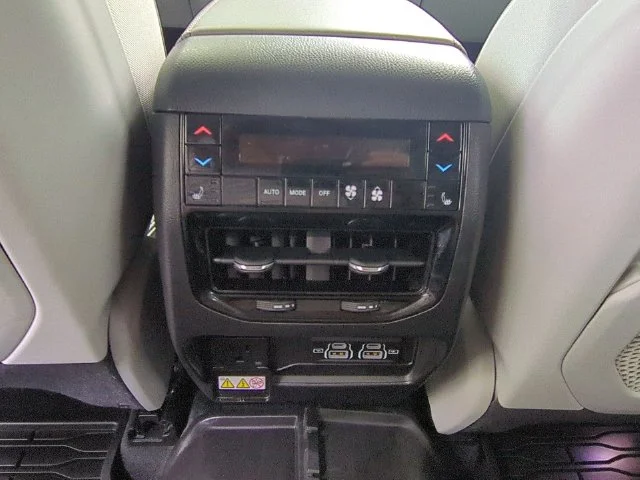 Used 2022 Gray Jeep Summit 4xe image 33