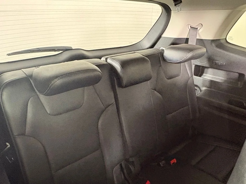 Used 2025 Silver Kia S image 18