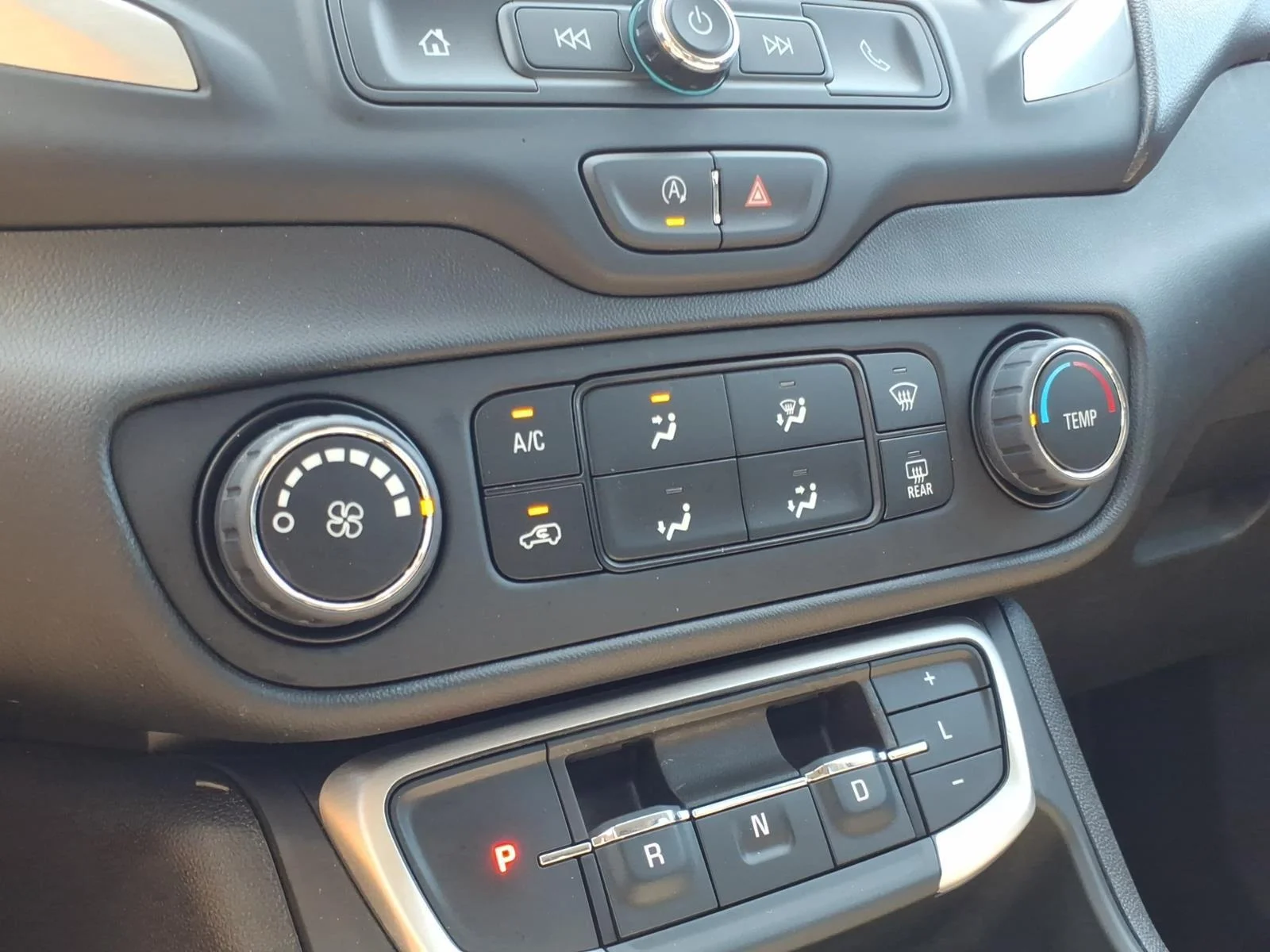 Used 2024 Summit White GMC SLE image 23