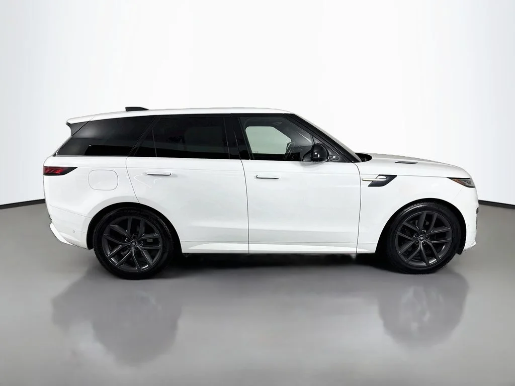 Certified Used 2023 Fuji White Land Rover SE Dynamic image 8