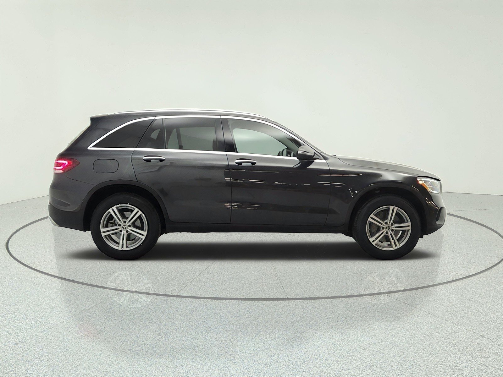 Used 2022 Graphite Grey Metallic Mercedes-Benz GLC 300 SUV image 4