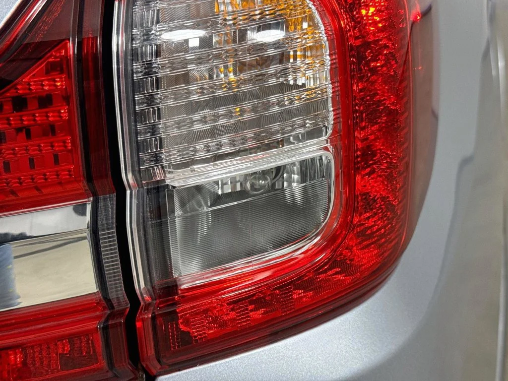 Used 2020 Ice Silver Metallic Subaru Limited image 33