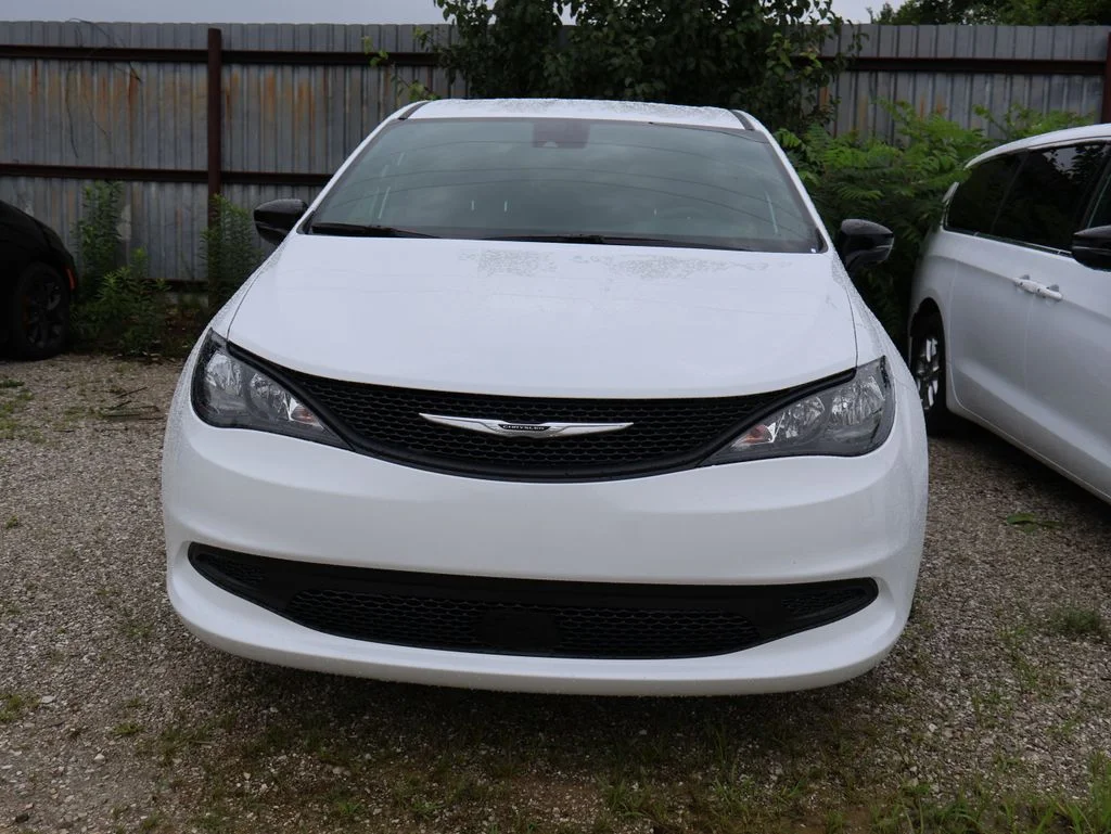New 2027 Bright White Clear-Coat Exterior Paint Chrysler LX image 9