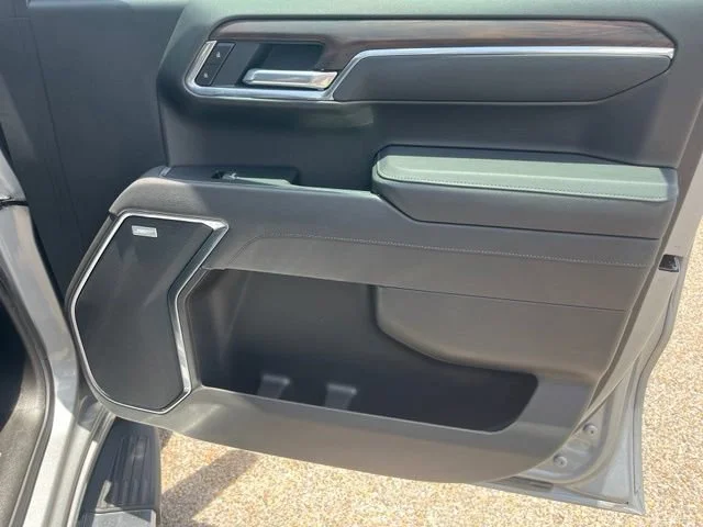 Used 2025 Sterling Metallic GMC SLT image 28