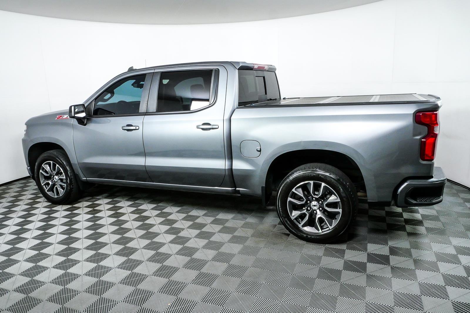 Used 2021 SATIN STEEL METALLIC Chevrolet RST image 28