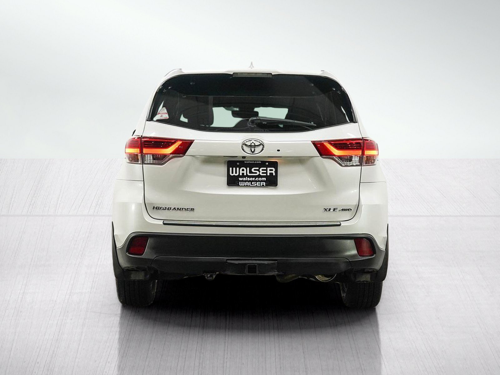 Used 2019 Blizzard Pearl Toyota XLE V6 AWD image 5