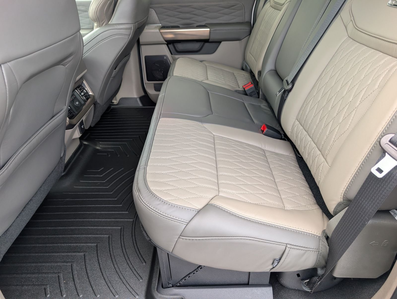 New 2026 Star White Metallic Tri-Coat Ford Platinum image 33