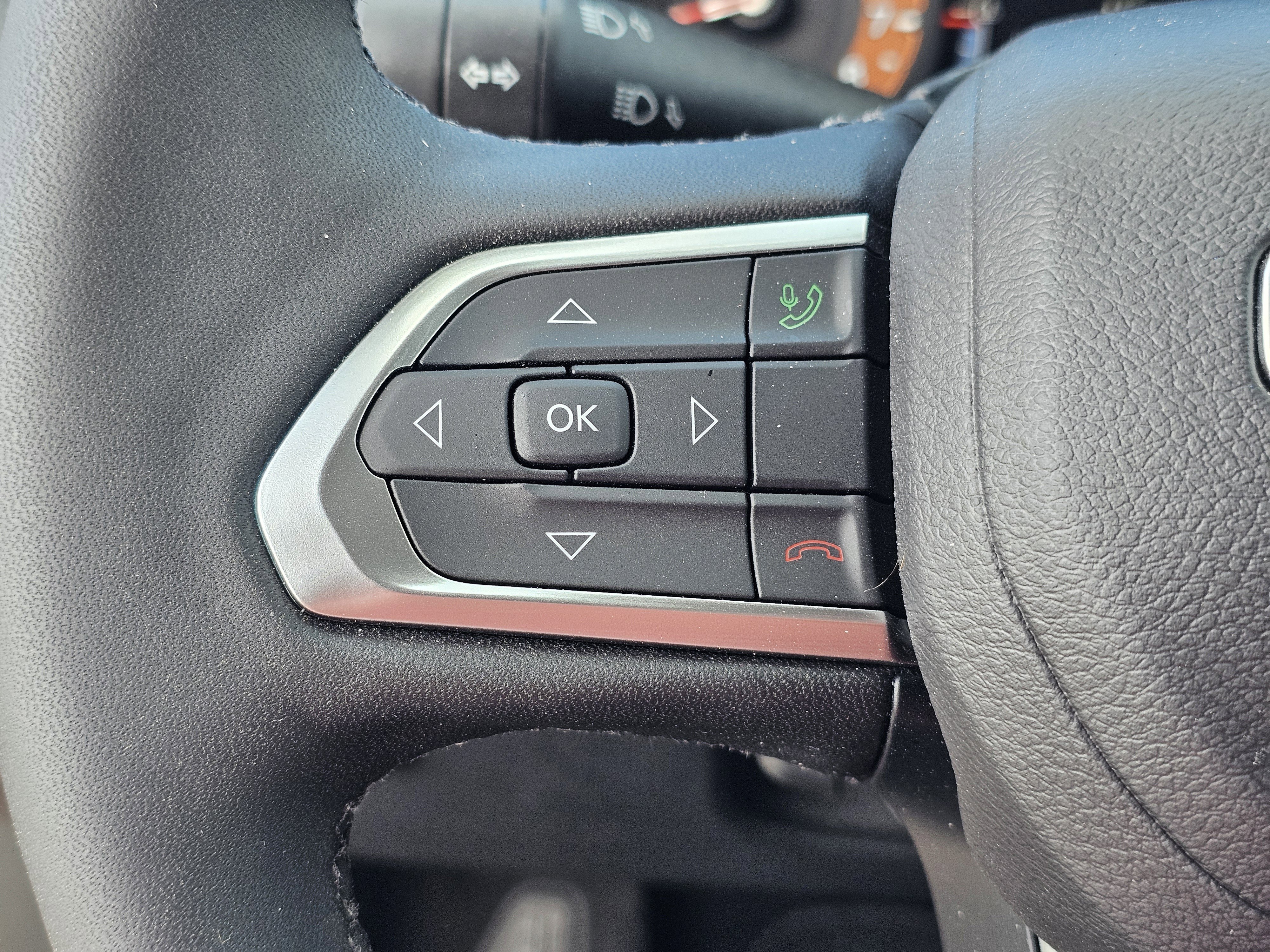 New 2026 Red Hot Pearlcoat Jeep Latitude Altitude image 20