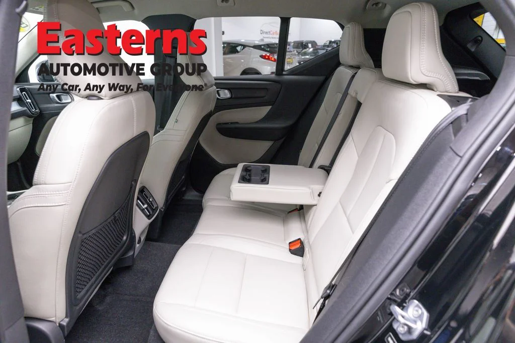 Used 2019 Black Volvo Momentum image 20
