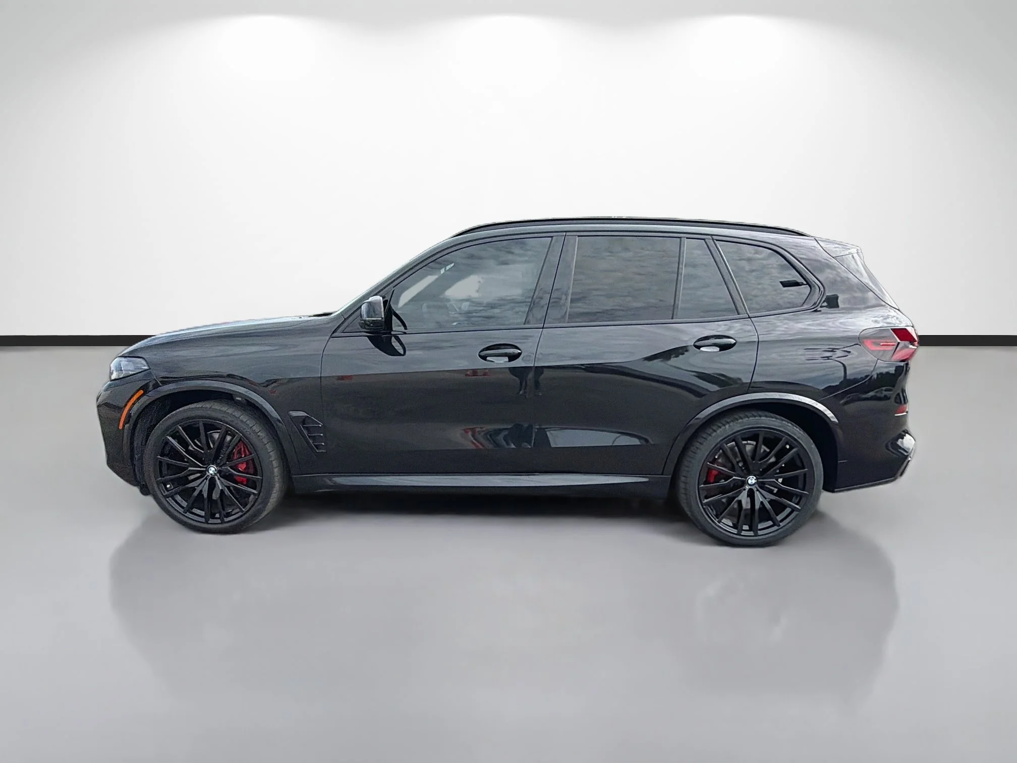 Used 2025 Black Sapphire Metallic BMW M60i image 6